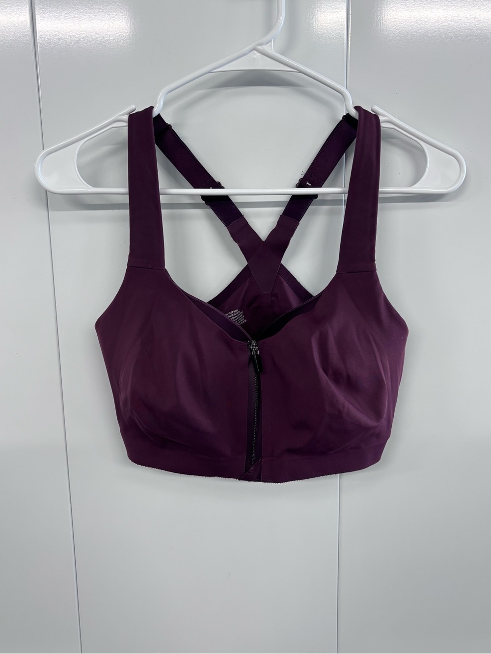 Victoria's Secret Incredible High Support Zip Front wireless Sports Bra 34DD